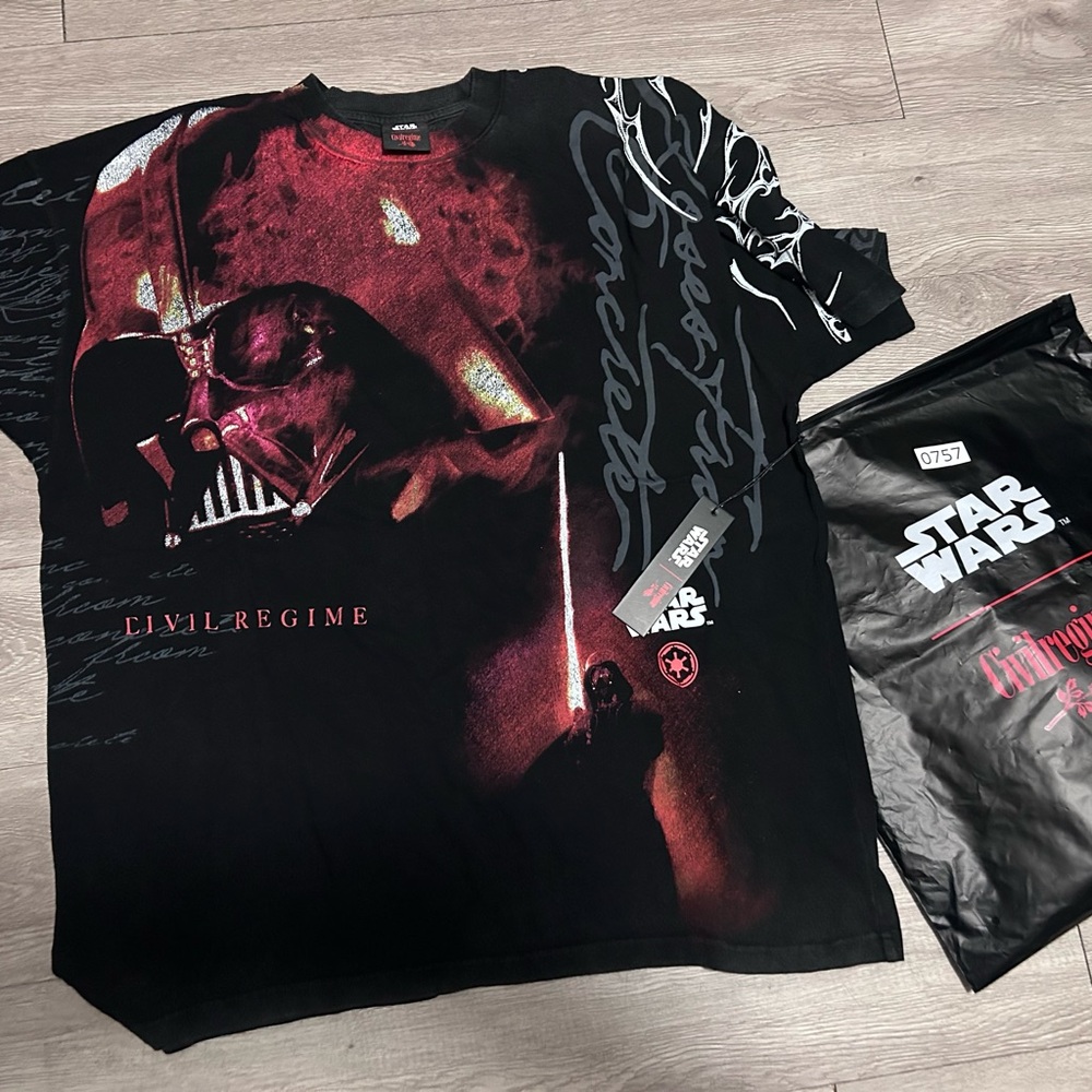 Star Wars Men's Black & Red Darth Vader Graphic Short Sleeve Tee